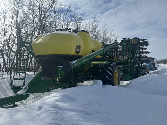Used 2012 John Deere 1870 Air Drills and Seeders at Horizon Ag & Turf in Lloydminster, AB - Photo2