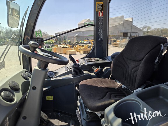 Photo of 2022 John Deere 204L