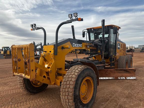 Photo of a 2022 John Deere 872G