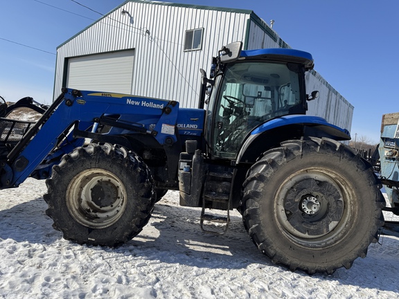 Used 2011 New Holland T7.235 Row Crop Tractors at Horizon Ag & Turf in Vermilion, AB - Photo1