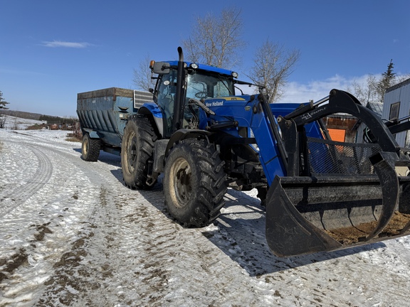 Used 2011 New Holland T7.235 Row Crop Tractors at Horizon Ag & Turf in Vermilion, AB - Photo3