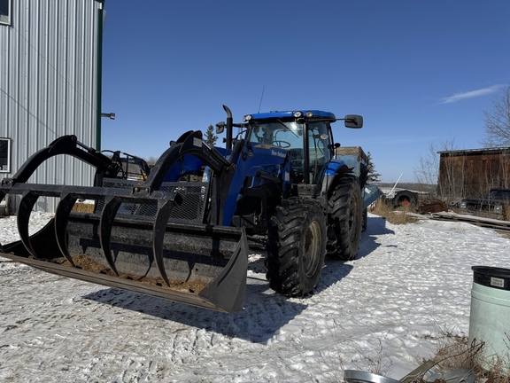 Used 2011 New Holland T7.235 Row Crop Tractors at Horizon Ag & Turf in Vermilion, AB - Photo11