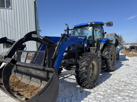 Used 2011 New Holland T7.235 Row Crop Tractors at Horizon Ag & Turf in Vermilion, AB - Photo17
