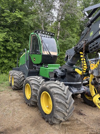 Photo of a 2020 John Deere 1270G