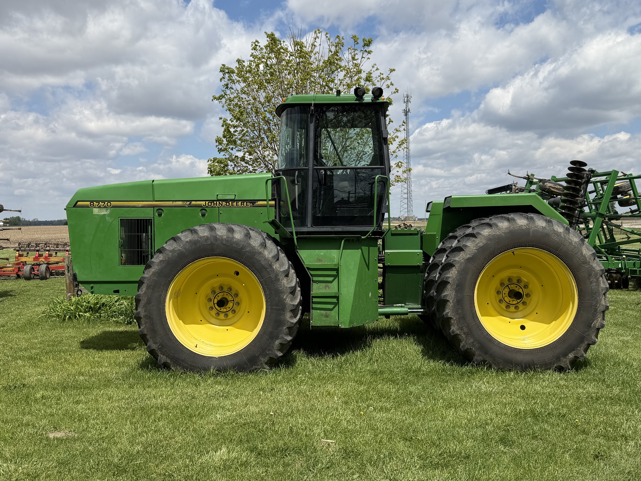 1996 John Deere 8770 Image 2