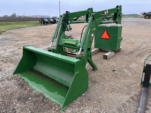  John Deere H240