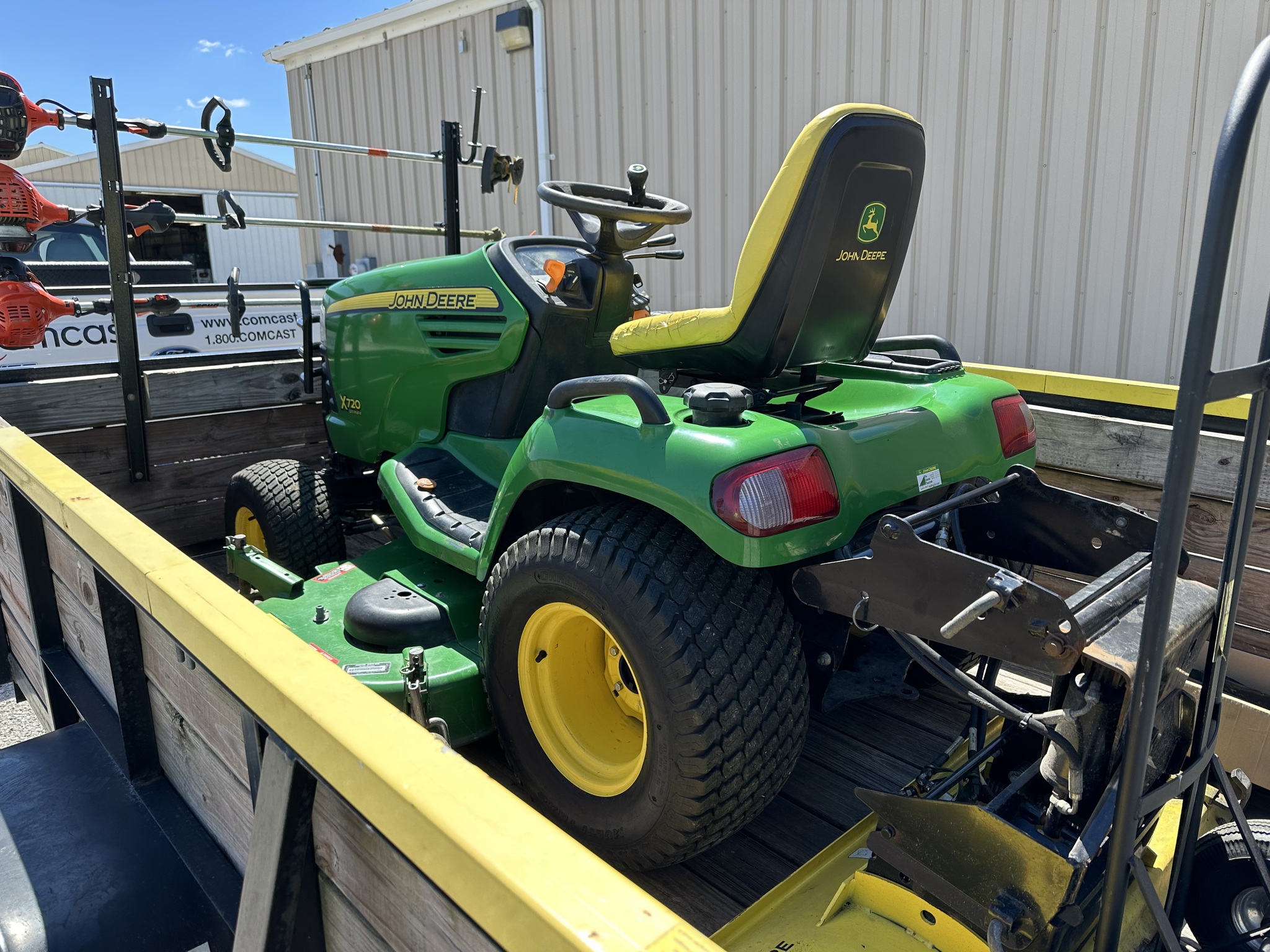 2012 John Deere X720 Image 1