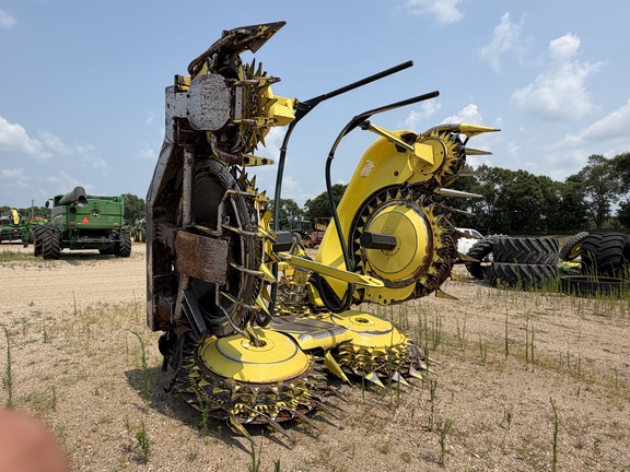 John Deere 770