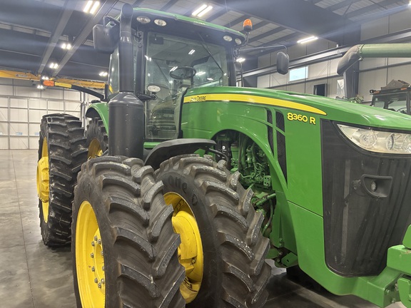 2011 John Deere 8360R (3rd thumbnail)