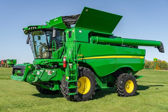John Deere S760