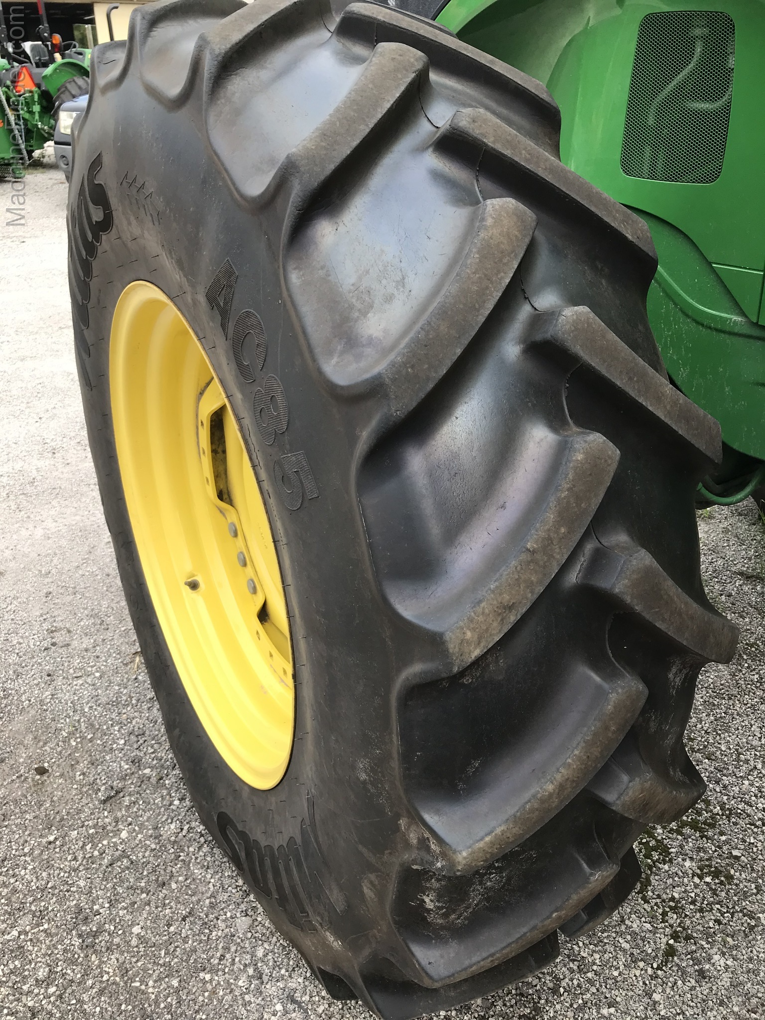 2017 John Deere 7230R Image 11