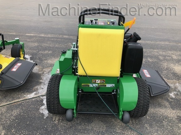 2020 John Deere 652M Image 2