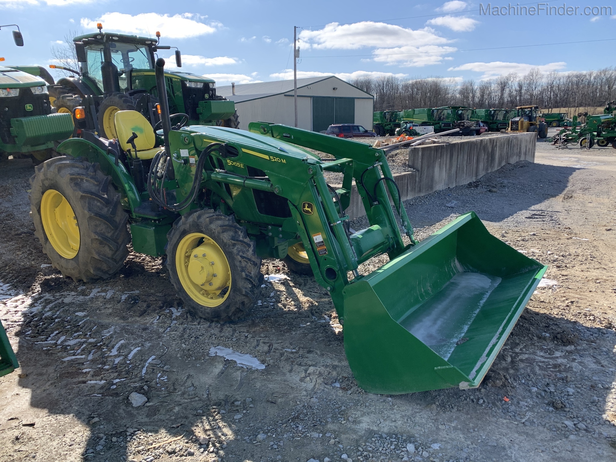 2017 John Deere 5065E Image 6