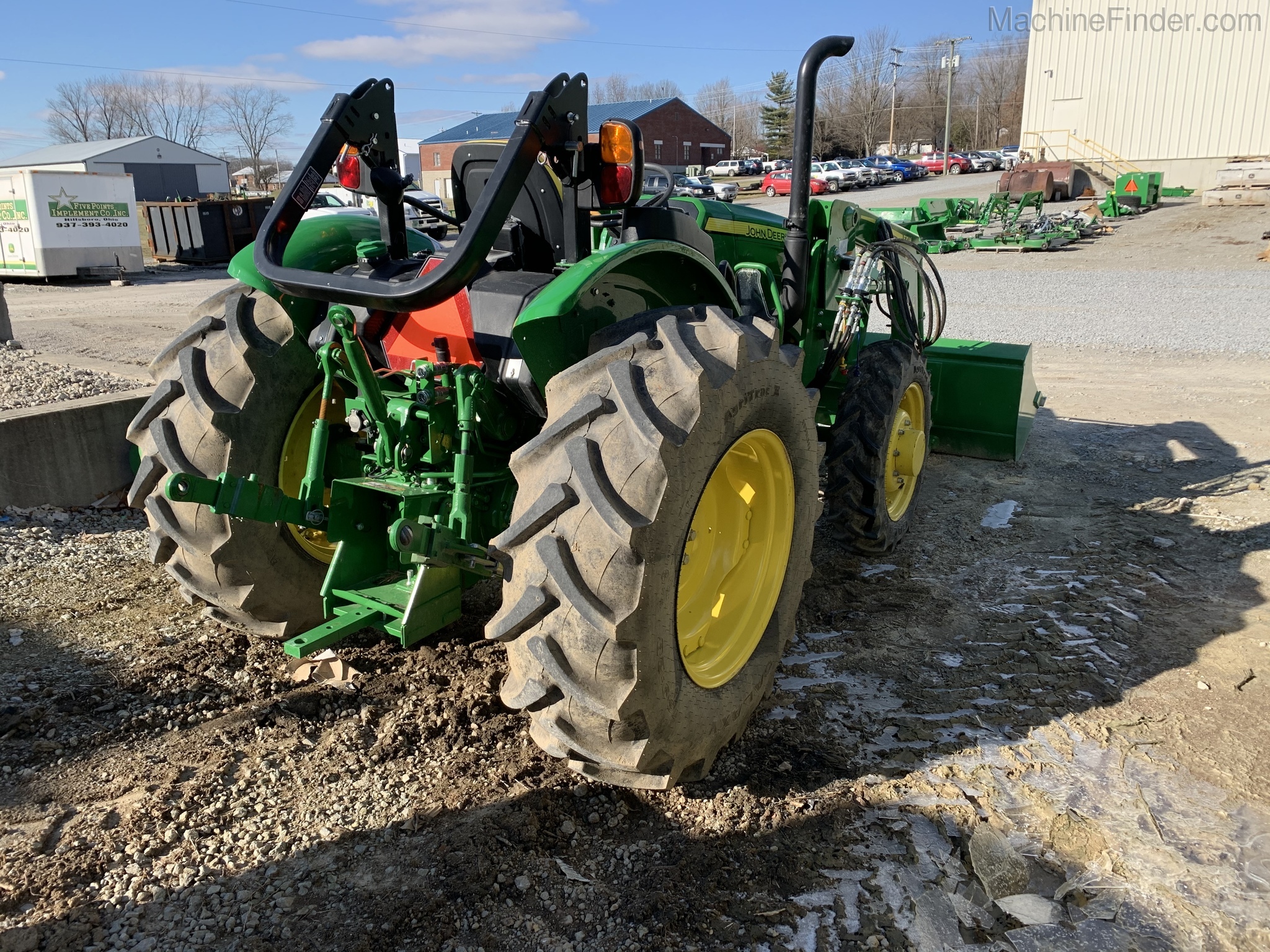 2017 John Deere 5065E Image 11
