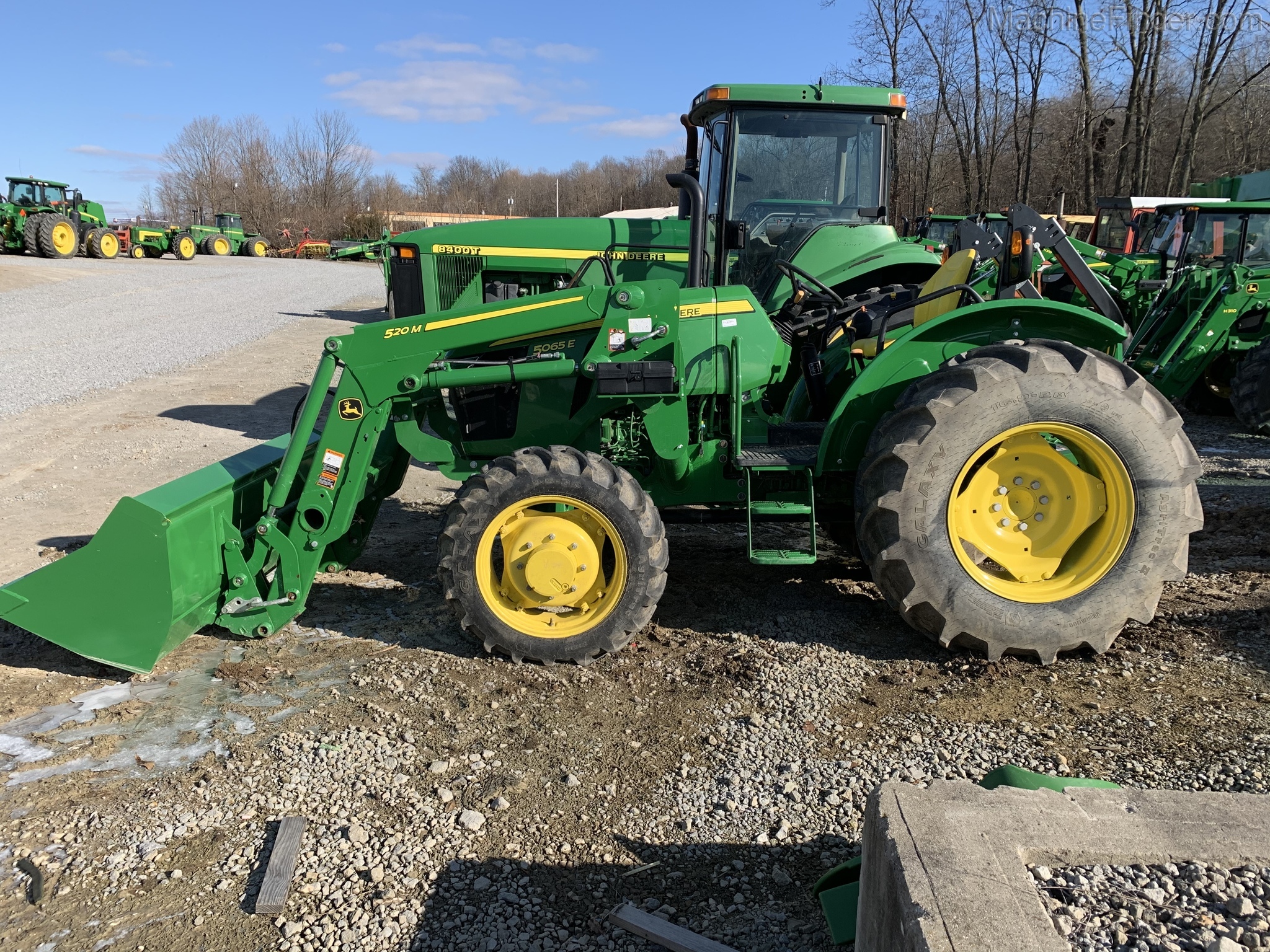 2017 John Deere 5065E Image 8