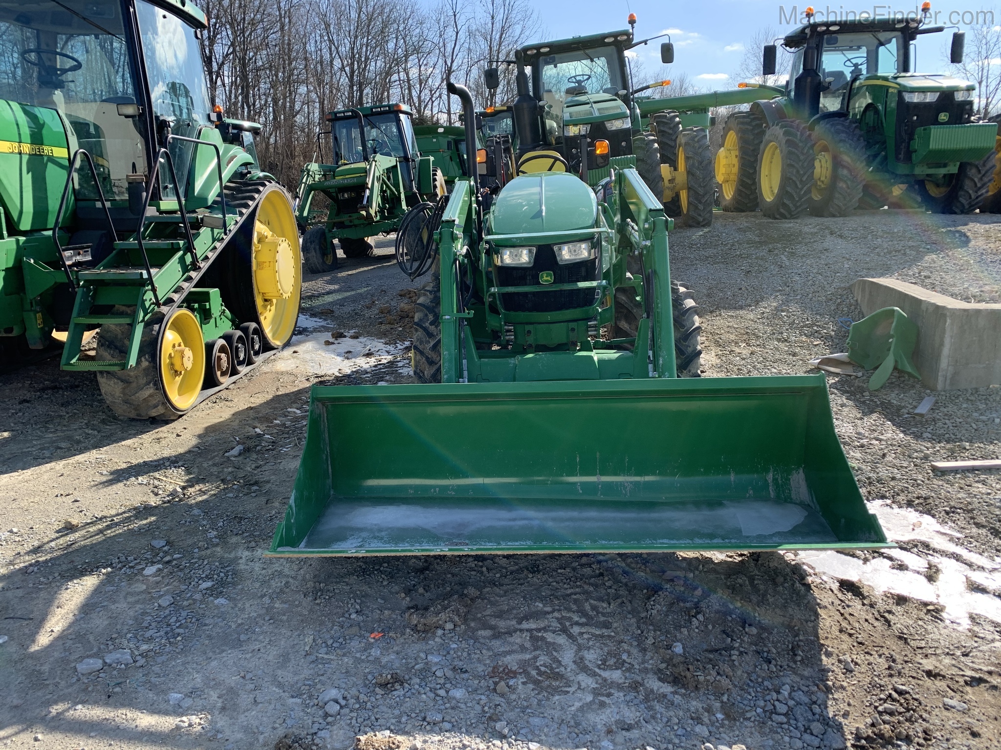 2017 John Deere 5065E Image 9
