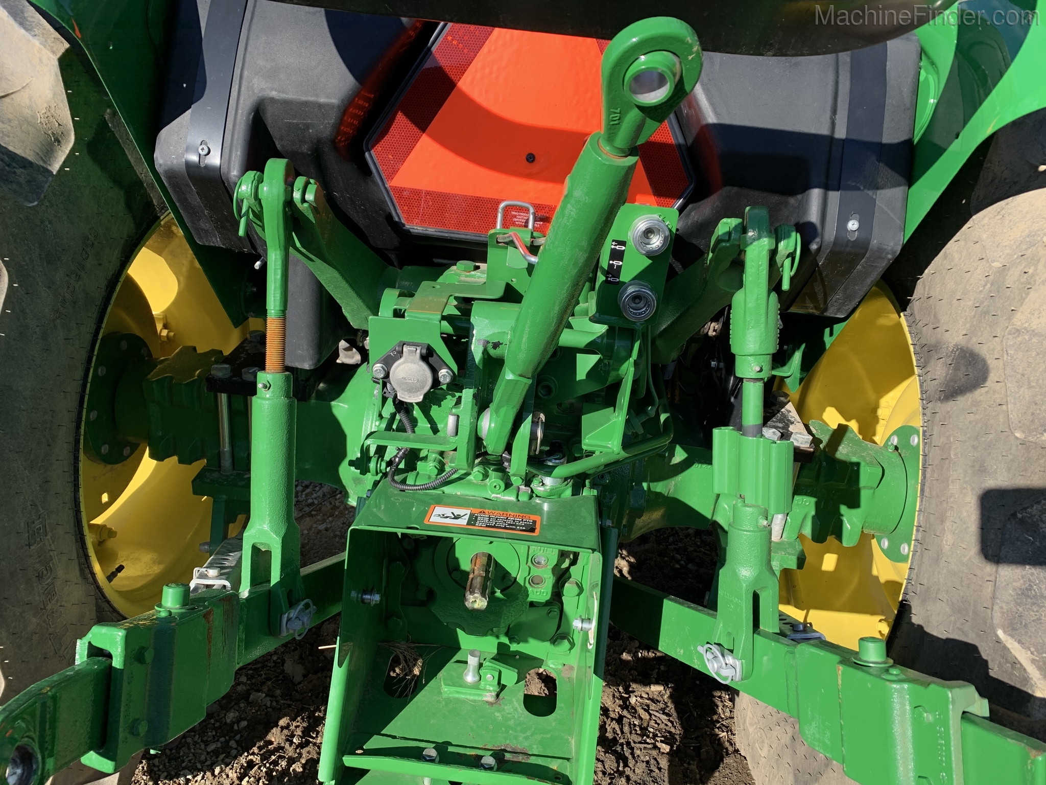 2017 John Deere 5065E Image 4
