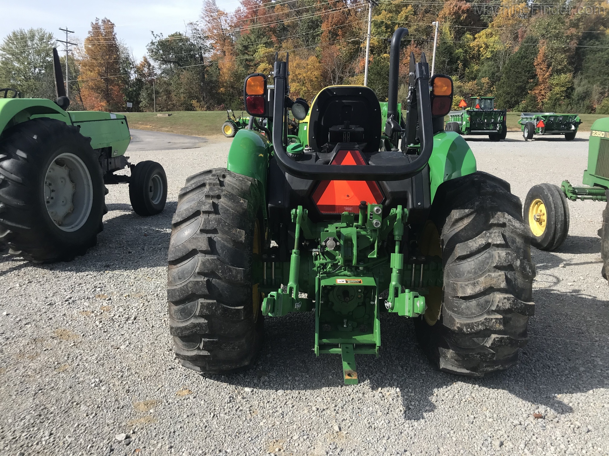 2017 John Deere 5065E Image 3