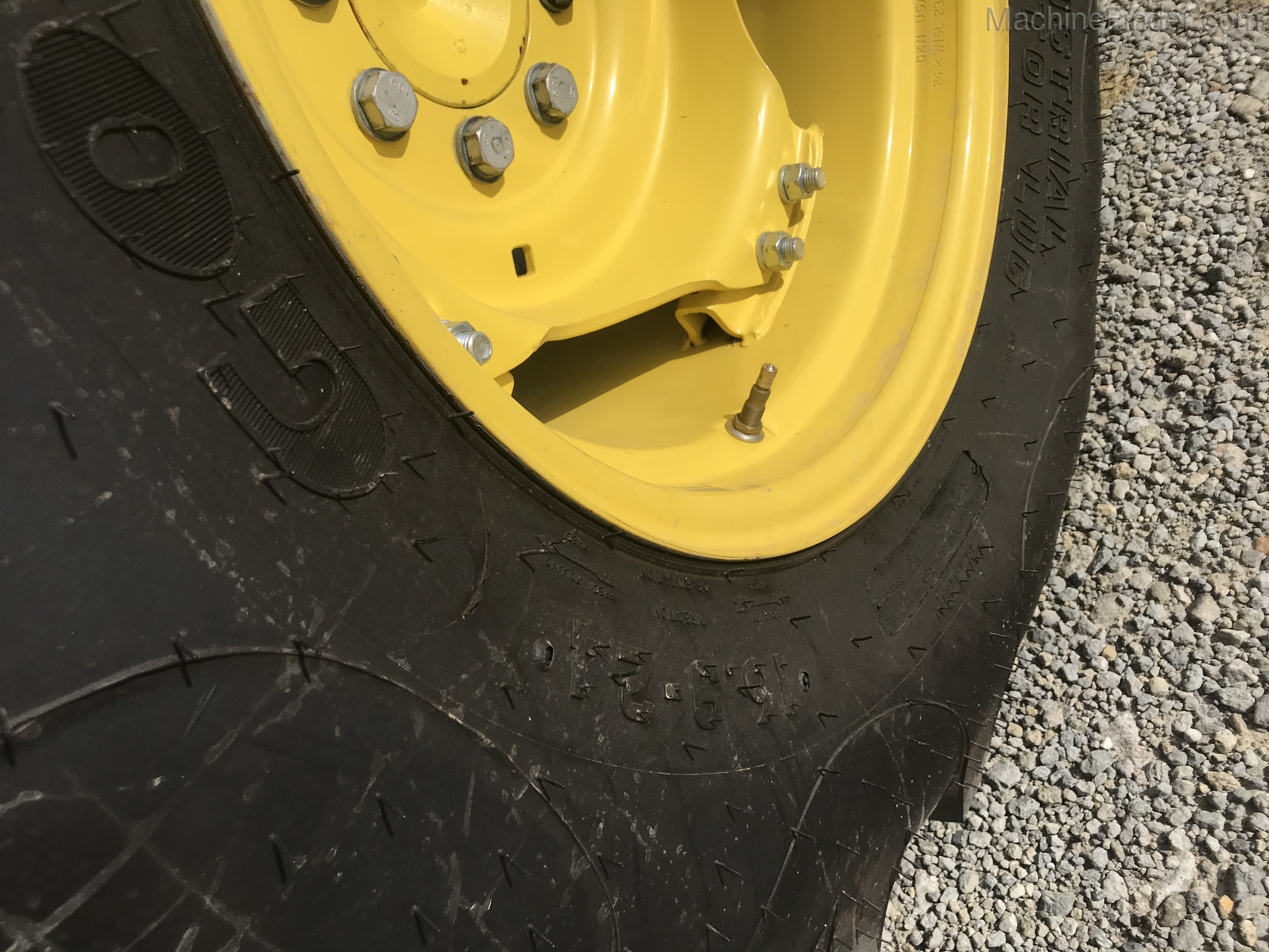 2017 John Deere 5065E Image 14