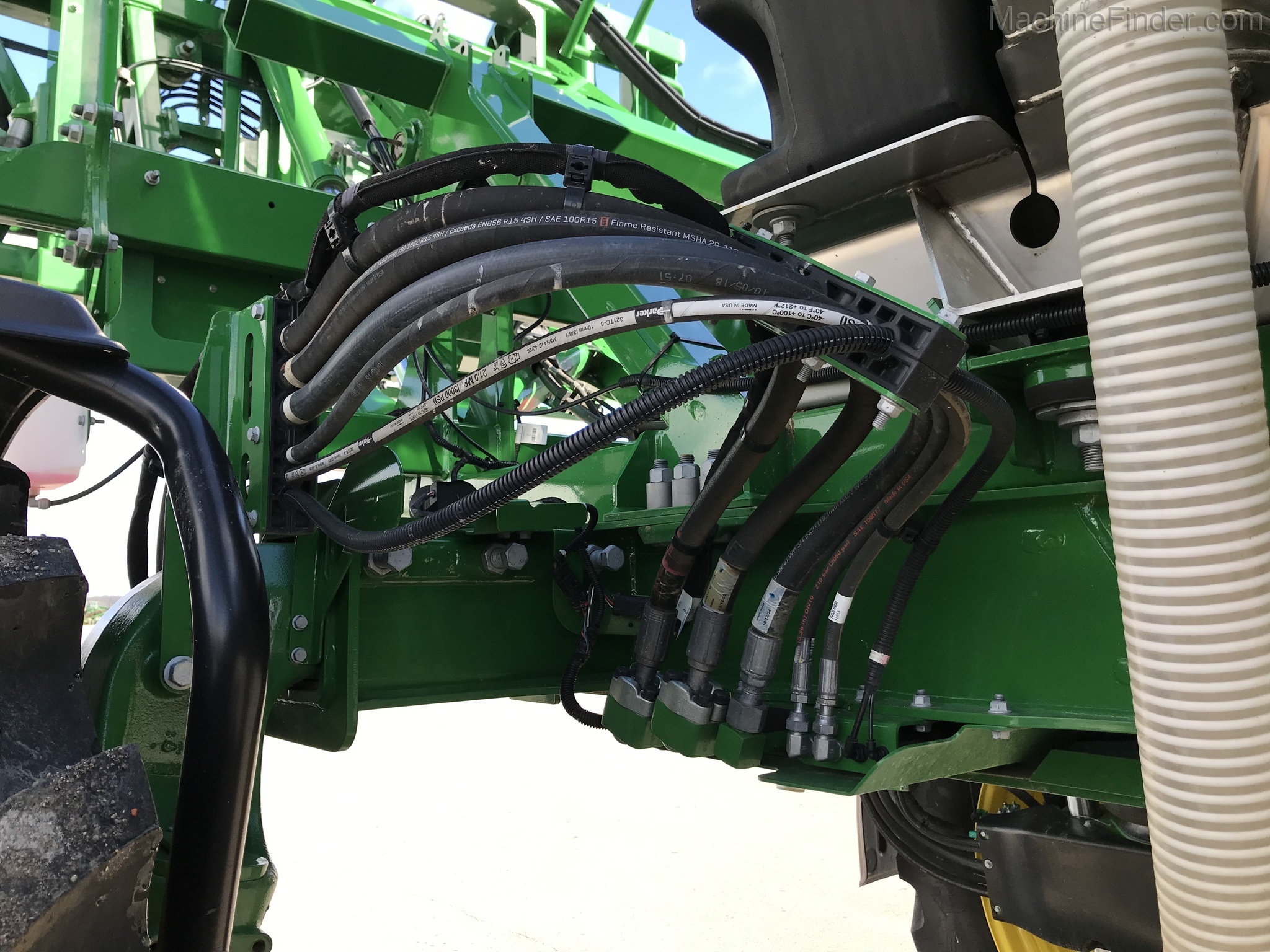 2018 John Deere R4038 Image 17