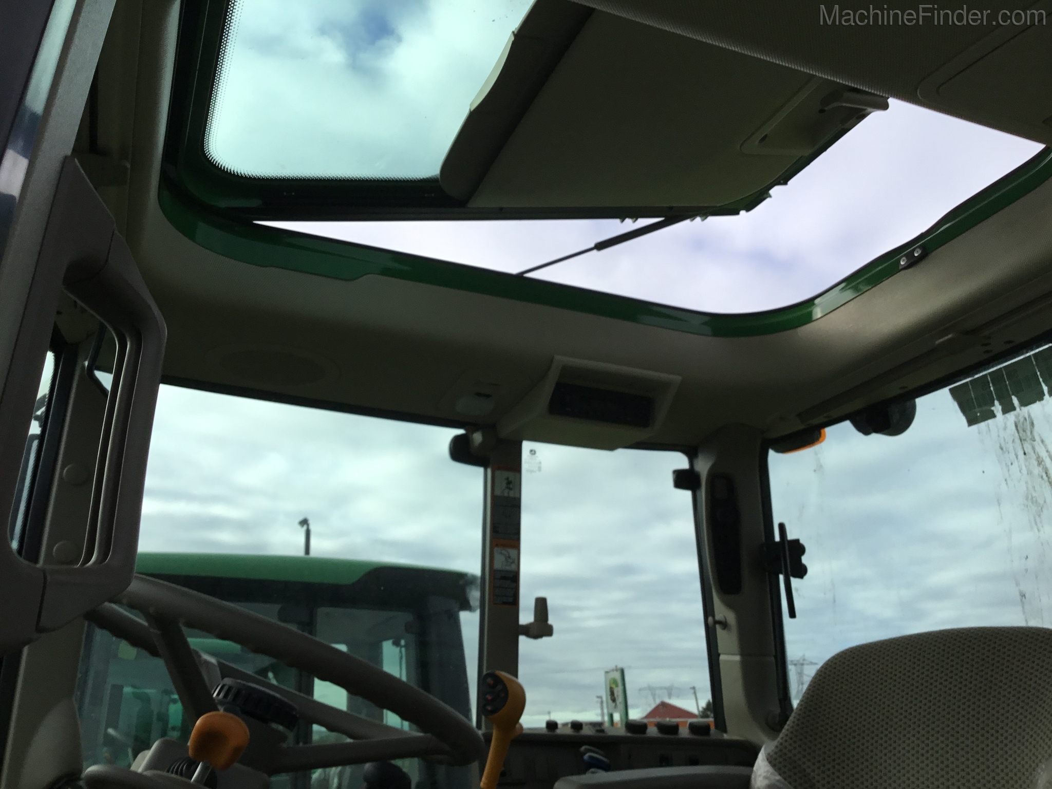 2019 John Deere 6120M Image 6