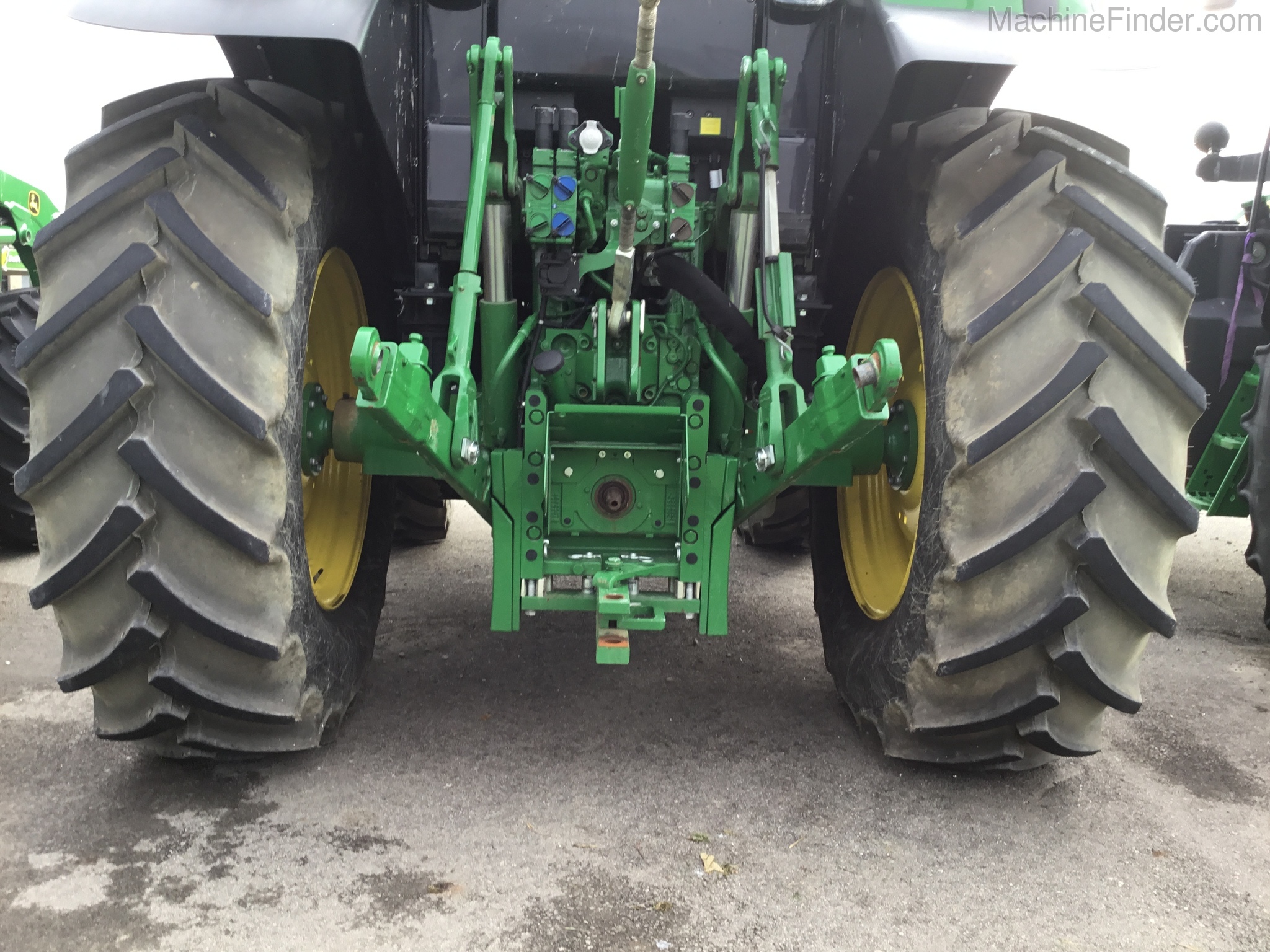2019 John Deere 6120M Image 5