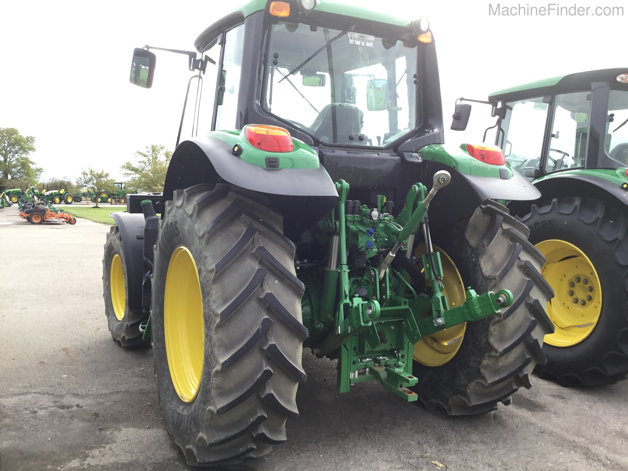 2019 John Deere 6120M Image 4