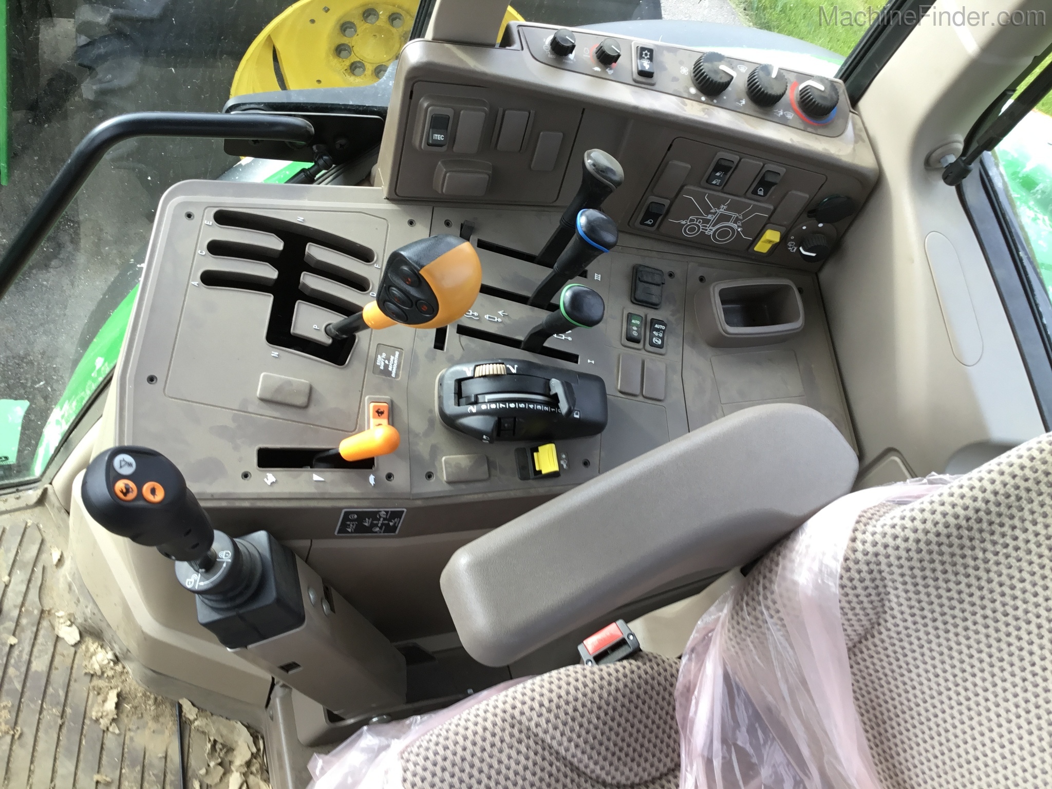 2019 John Deere 6120M Image 3