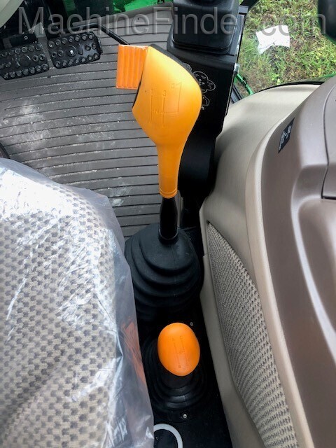 2020 John Deere 5100M Image 8