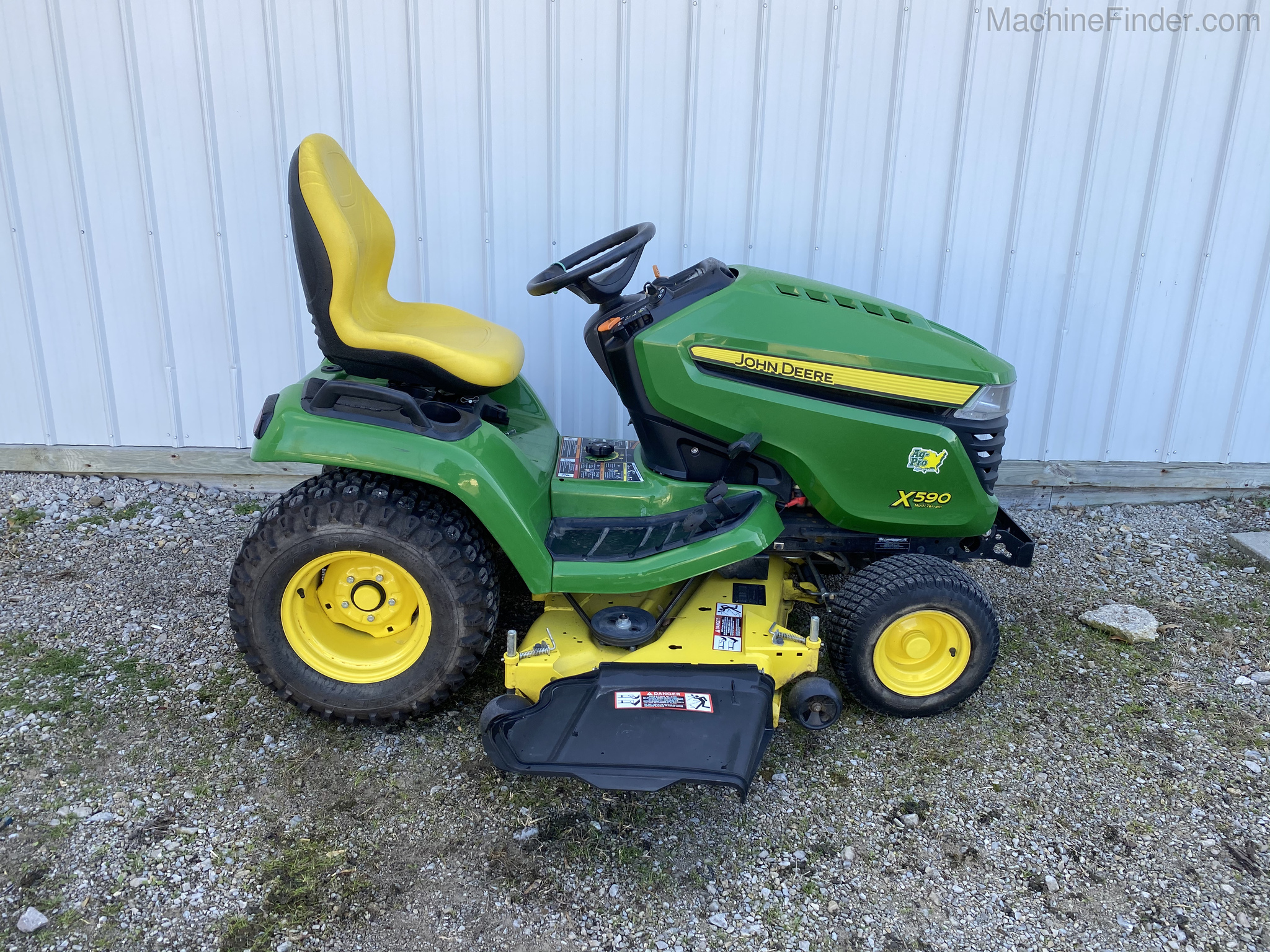 2015 John Deere X590 Image 2