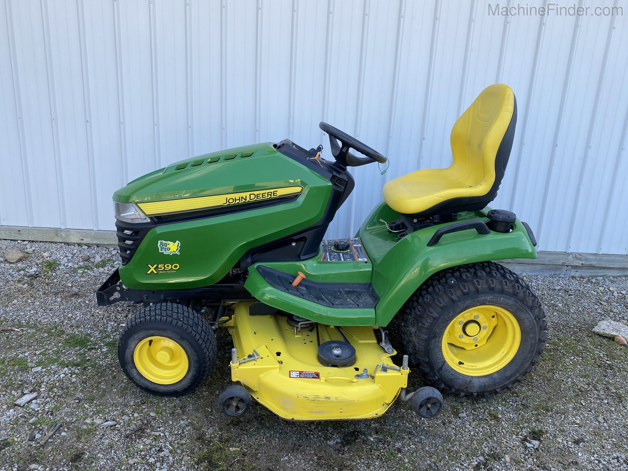 2015 John Deere X590 Image 1