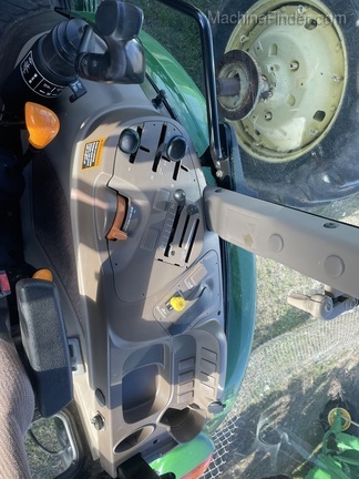 2014 John Deere 6115D Image 9