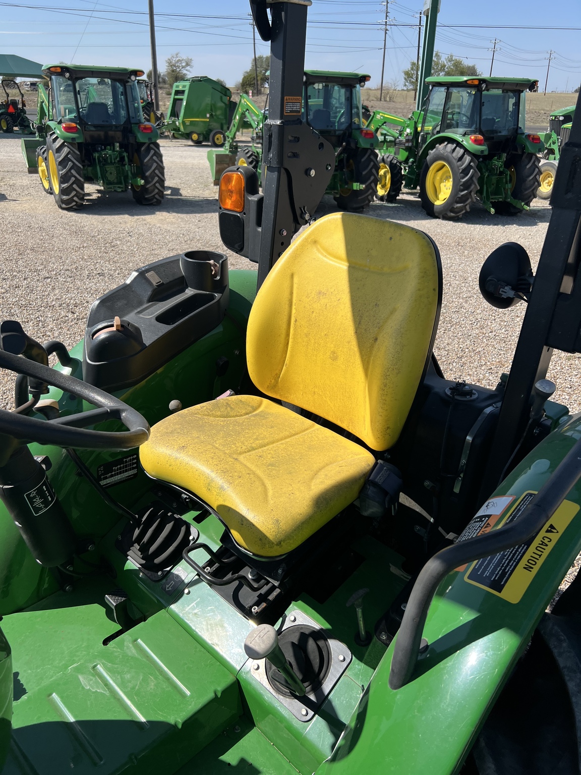 2018 John Deere 5045E Image 4