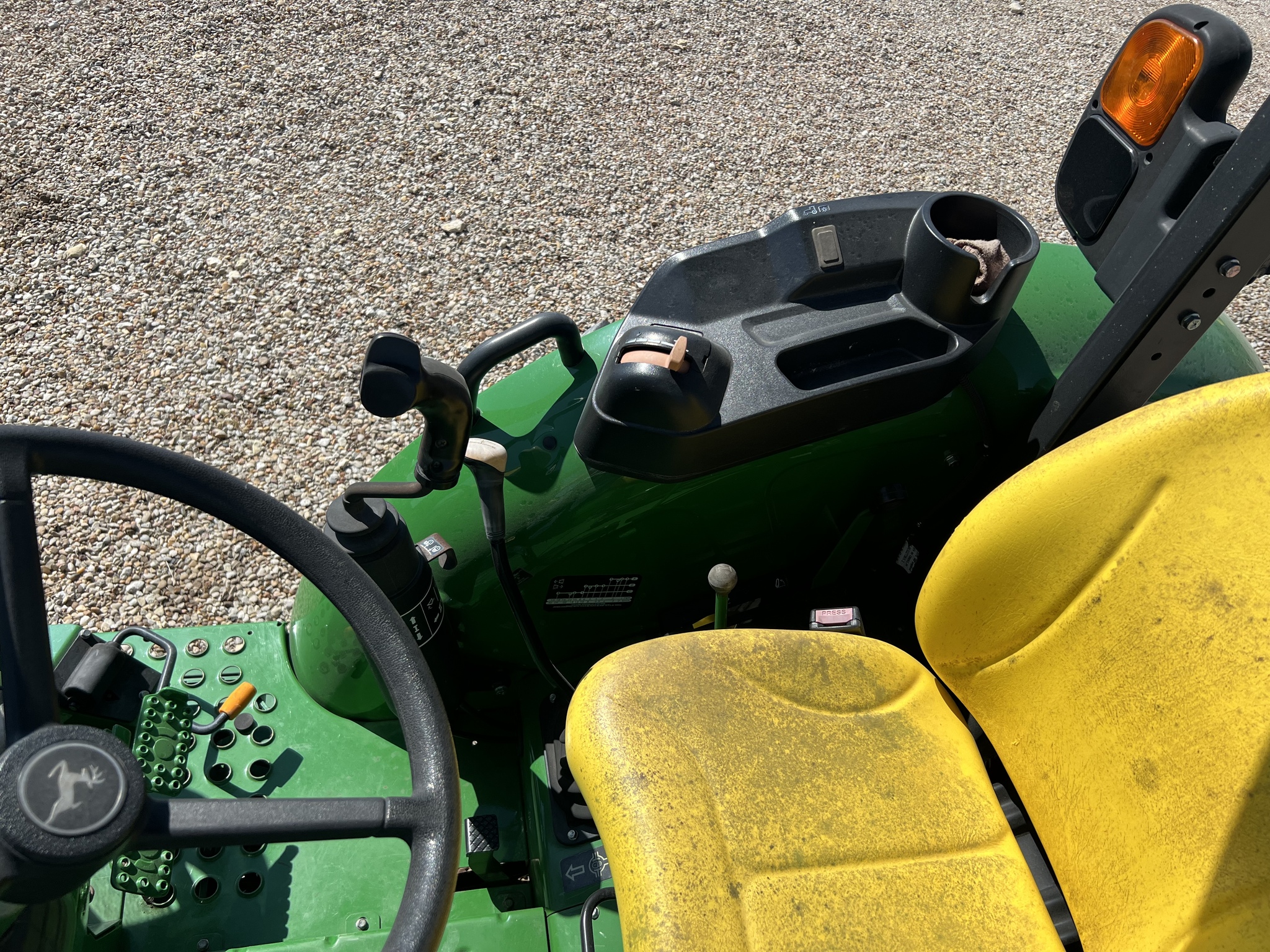 2018 John Deere 5045E Image 5