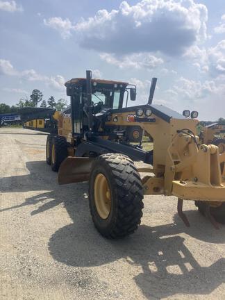 Photo of a 2017 John Deere 670G