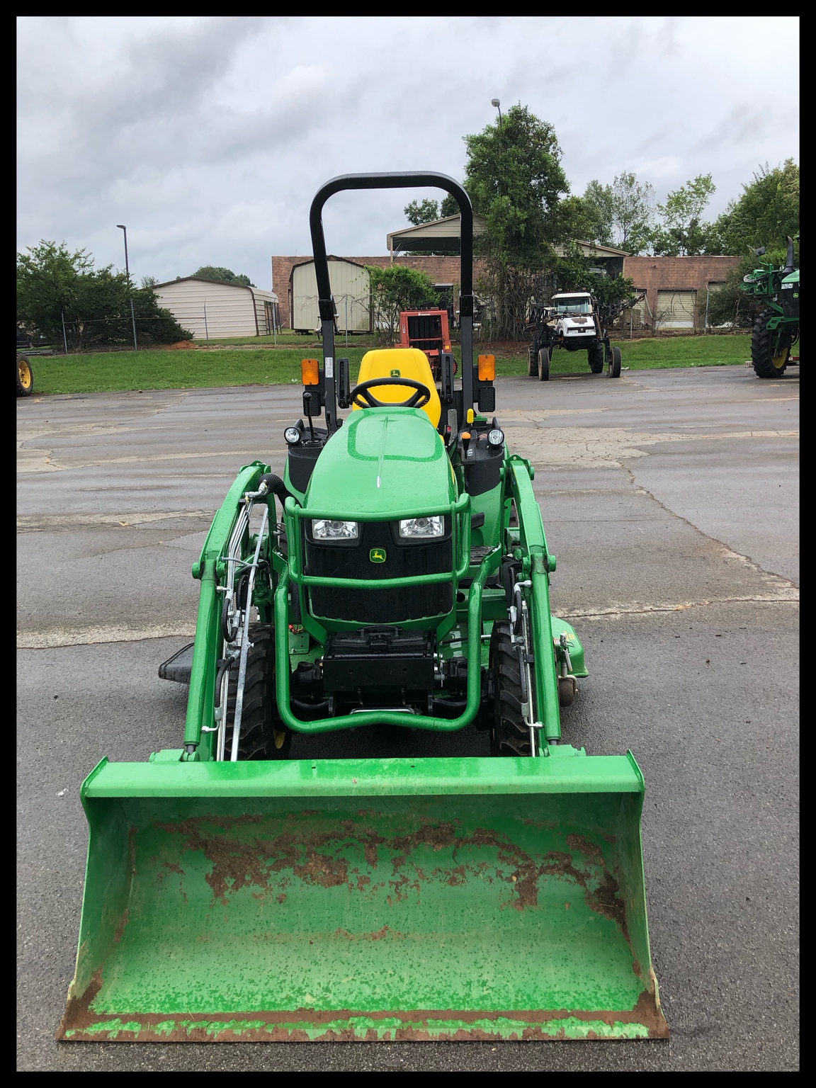 2021 John Deere 2025R Image 3