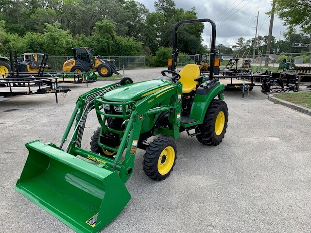 2023 John Deere 2032R Image 2