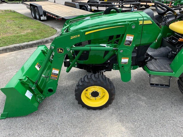 2023 John Deere 2032R Image 3