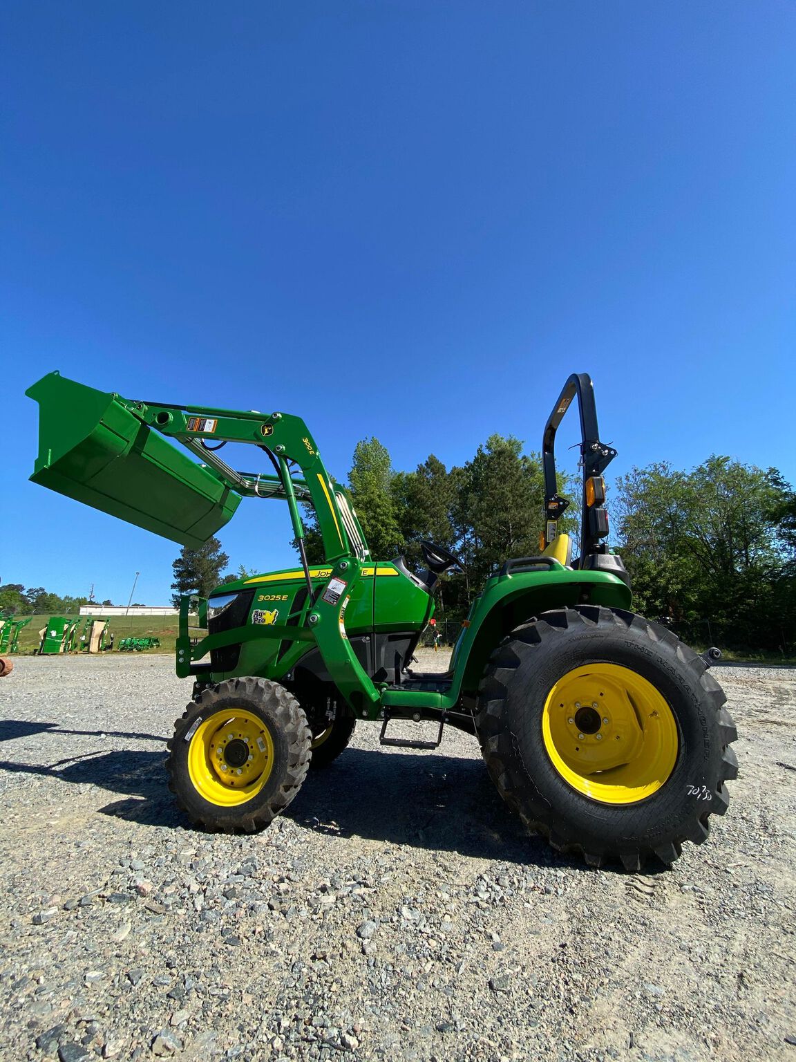 2022 John Deere 3025E Image 1