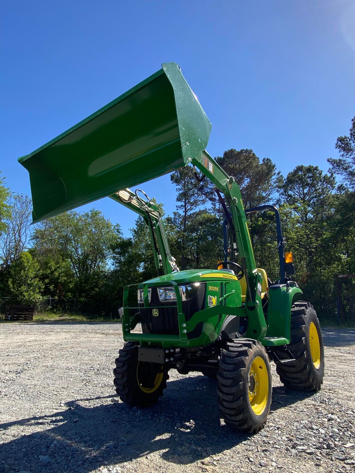 2022 John Deere 3025E Image 5