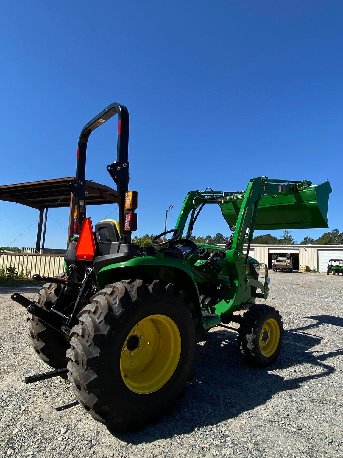 2022 John Deere 3025E Image 4