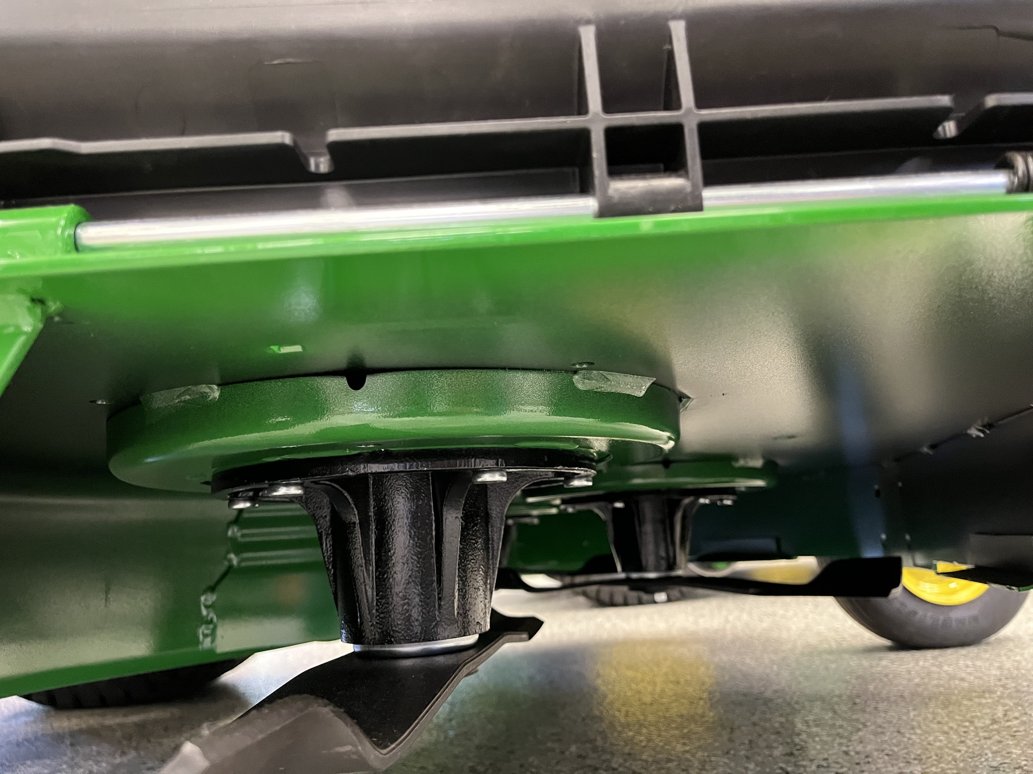 2025 John Deere Z950M Image 4