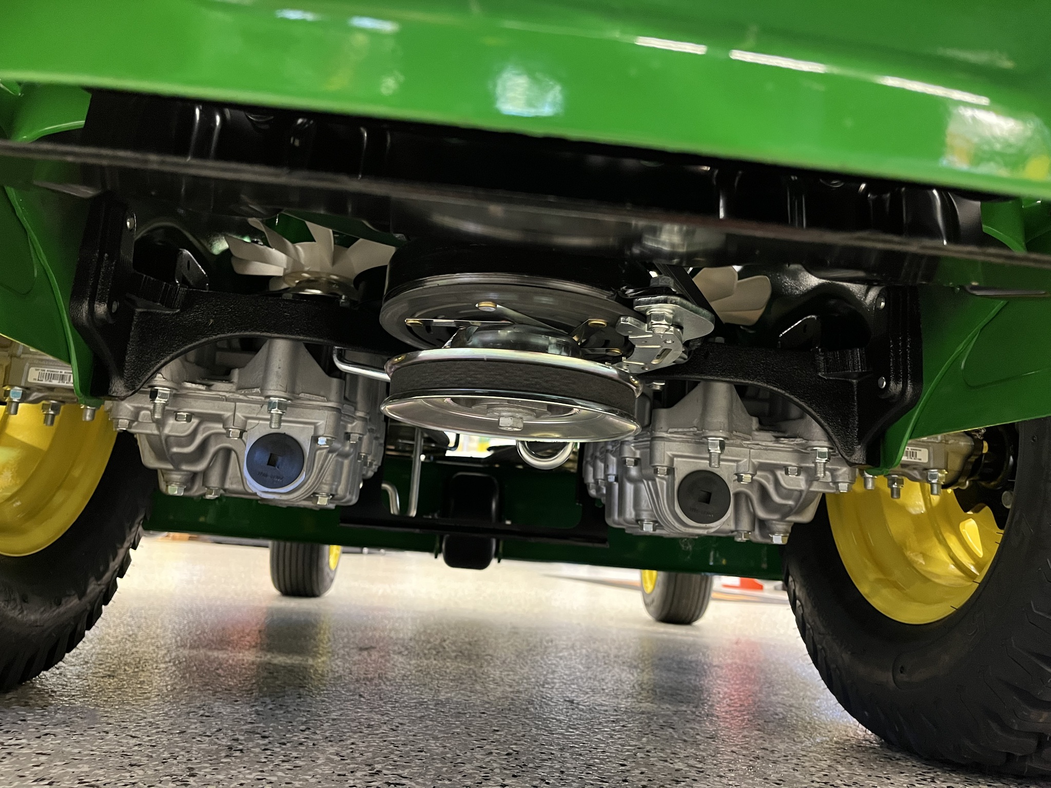 2025 John Deere Z950M Image 5