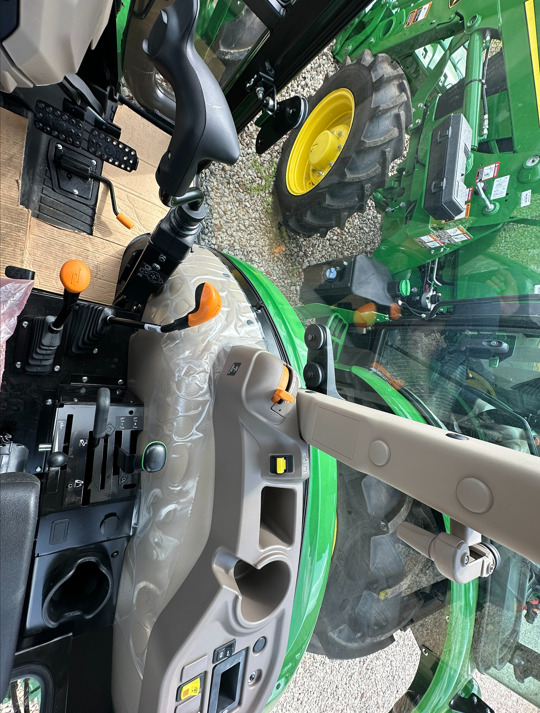 2024 John Deere 5075E Image 5