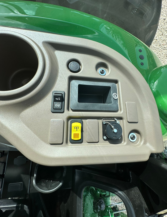 2024 John Deere 5075E Image 8