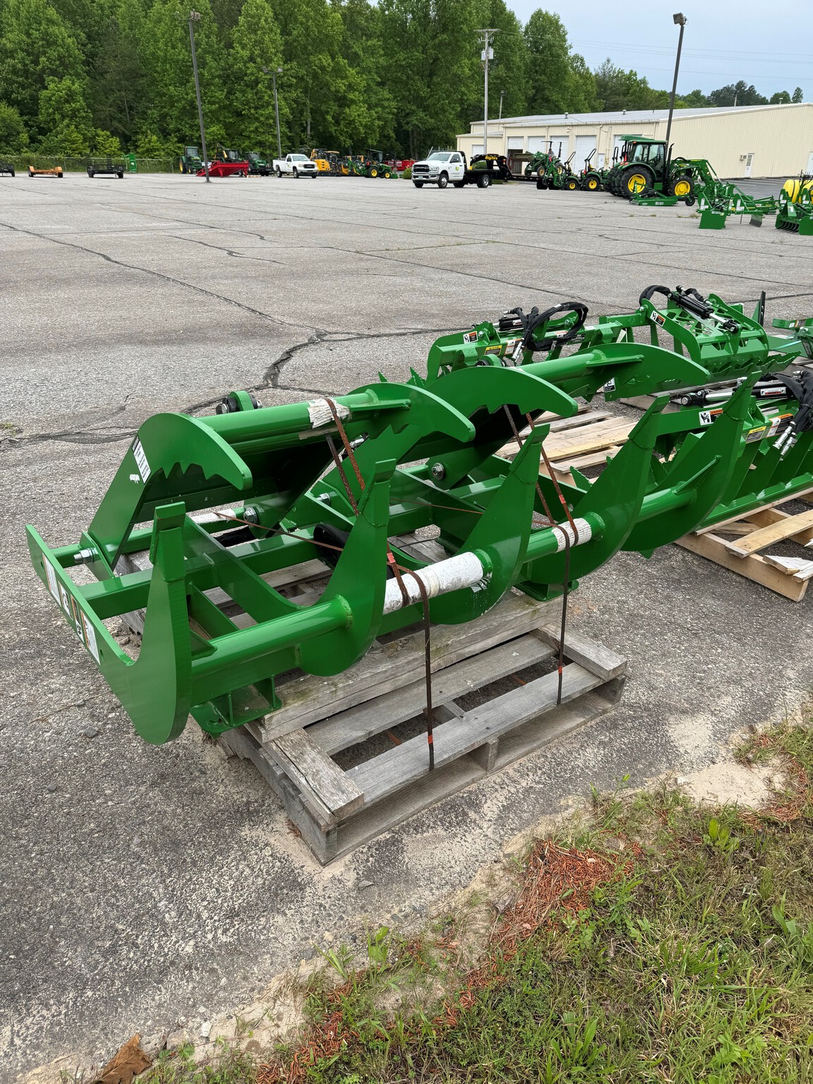 2023 John Deere AV20E Image 3