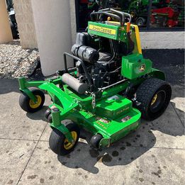 2022 John Deere 652R Image 1