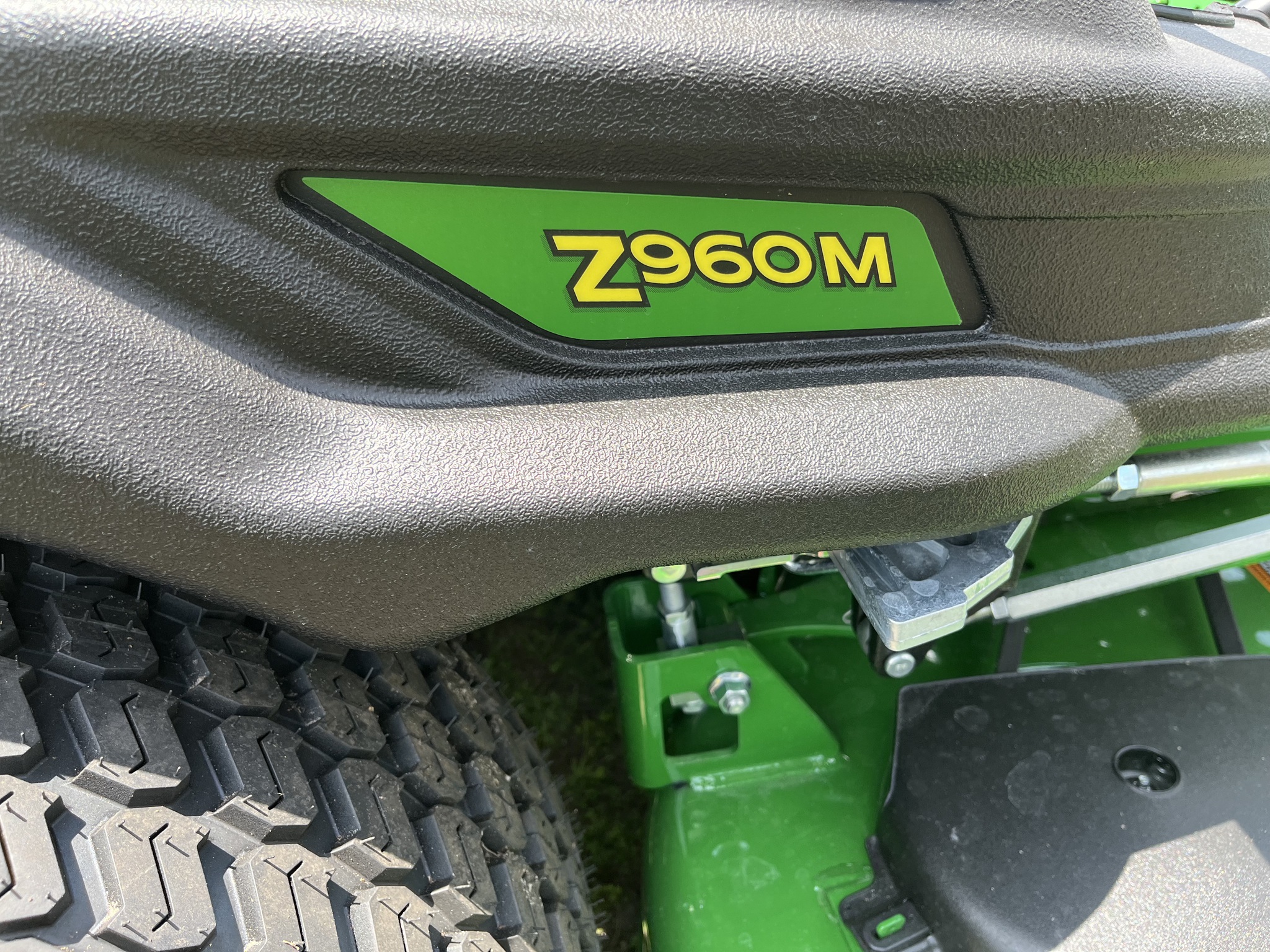 2025 John Deere Z960M Image 3