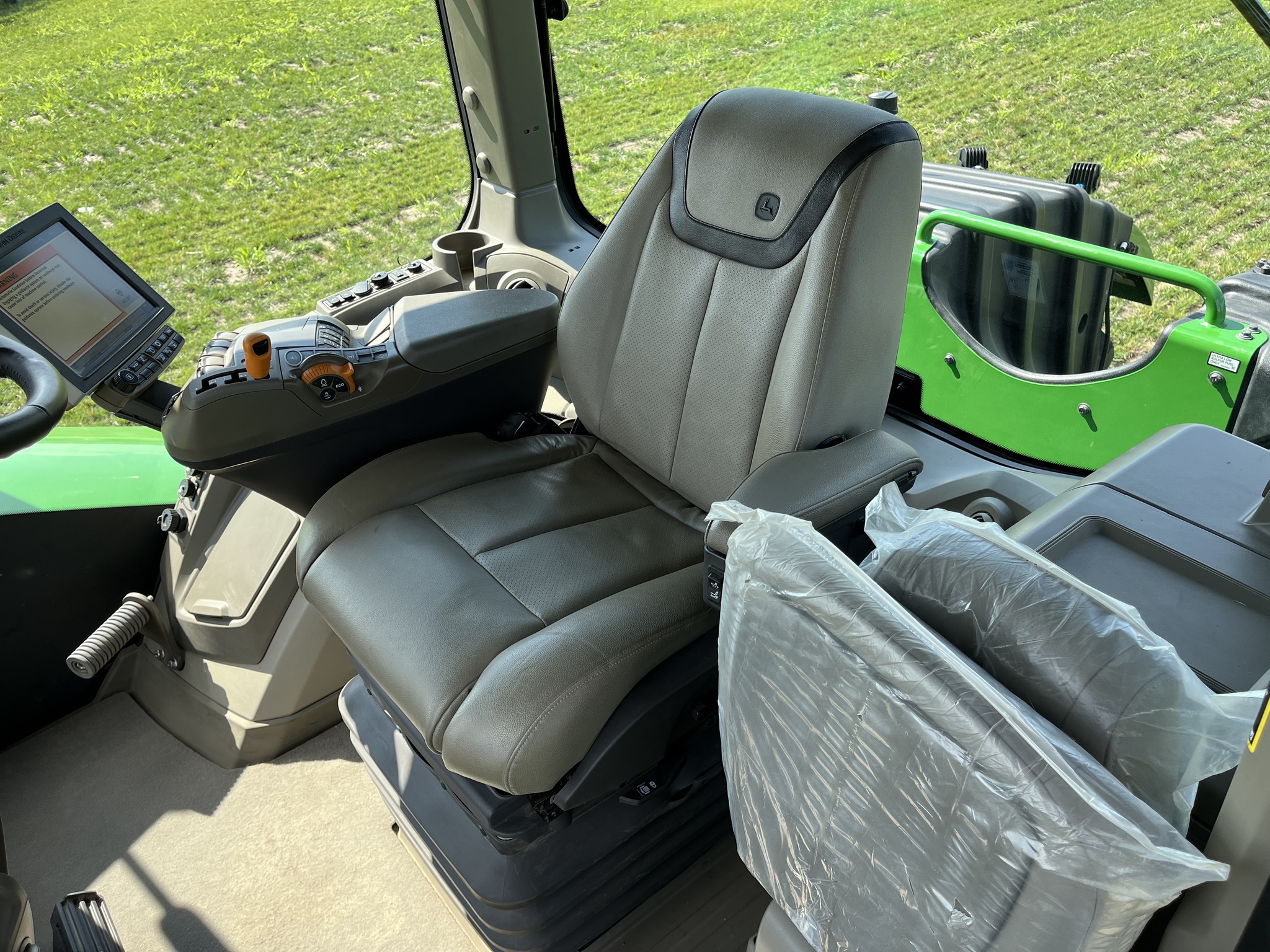  2022 John Deere 9R 640 at Heritage Tractor in Lacon, IL