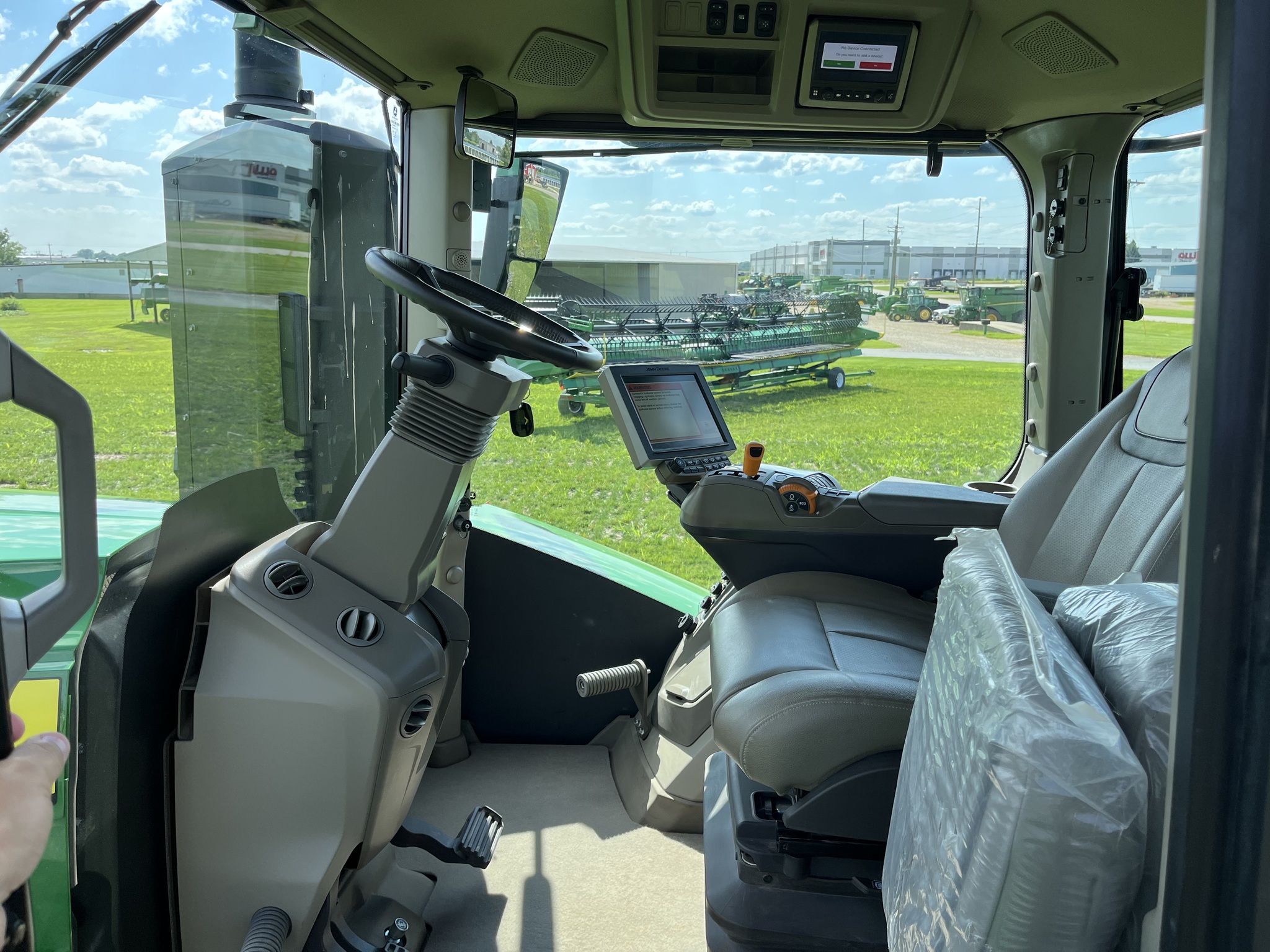  2022 John Deere 9R 640 at Heritage Tractor in Lacon, IL